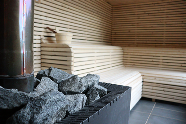 Drevená fínska sauna kalameny. Plne zariadená samoobslužbná sauna v prírode neďaleko ružomberka.